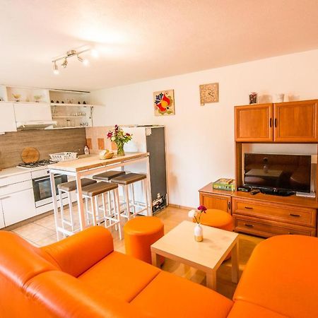 Malovany Dvorecek Dolni Dunajovice Ngoại thất bức ảnh