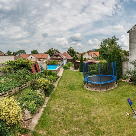 Malovany Dvorecek Dolni Dunajovice Ngoại thất bức ảnh
