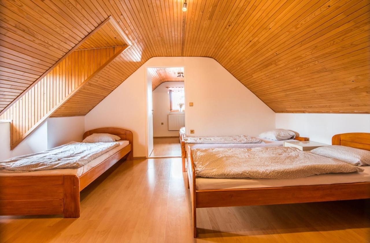 Malovany Dvorecek Dolni Dunajovice Ngoại thất bức ảnh