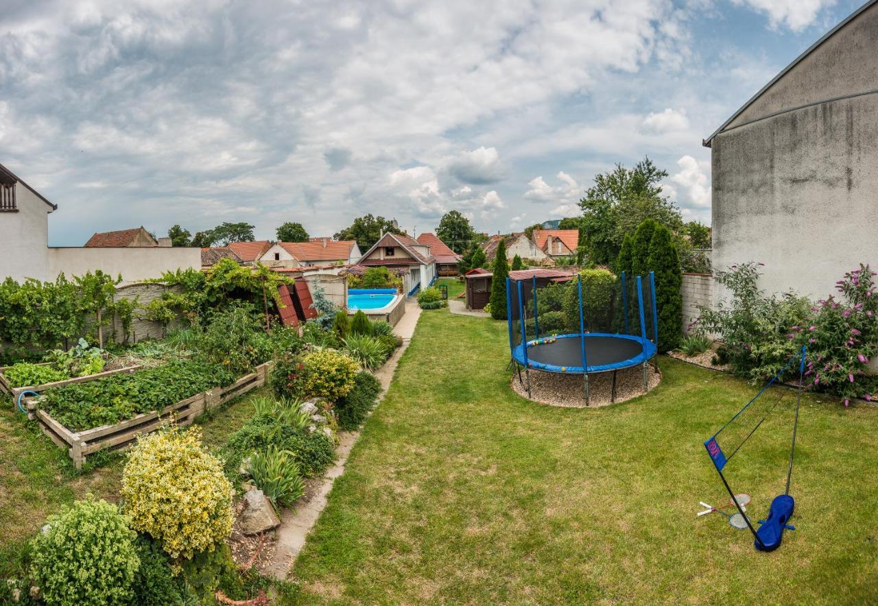 Malovany Dvorecek Dolni Dunajovice Ngoại thất bức ảnh