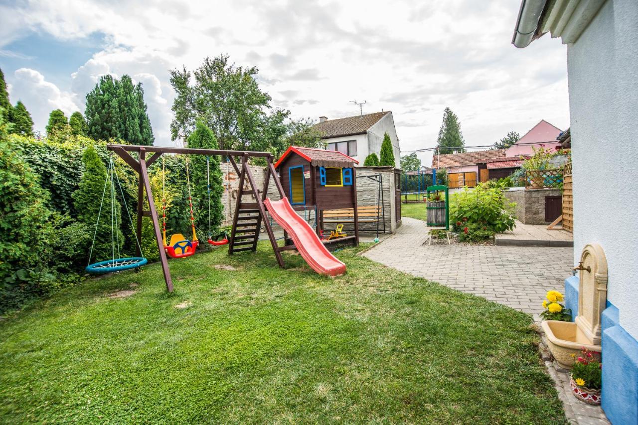 Malovany Dvorecek Dolni Dunajovice Ngoại thất bức ảnh