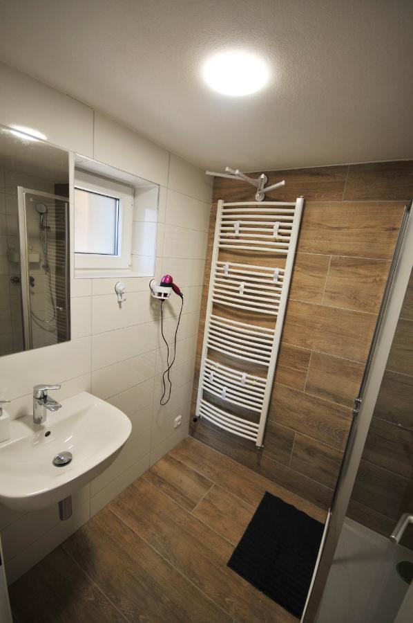Malovany Dvorecek Dolni Dunajovice Ngoại thất bức ảnh